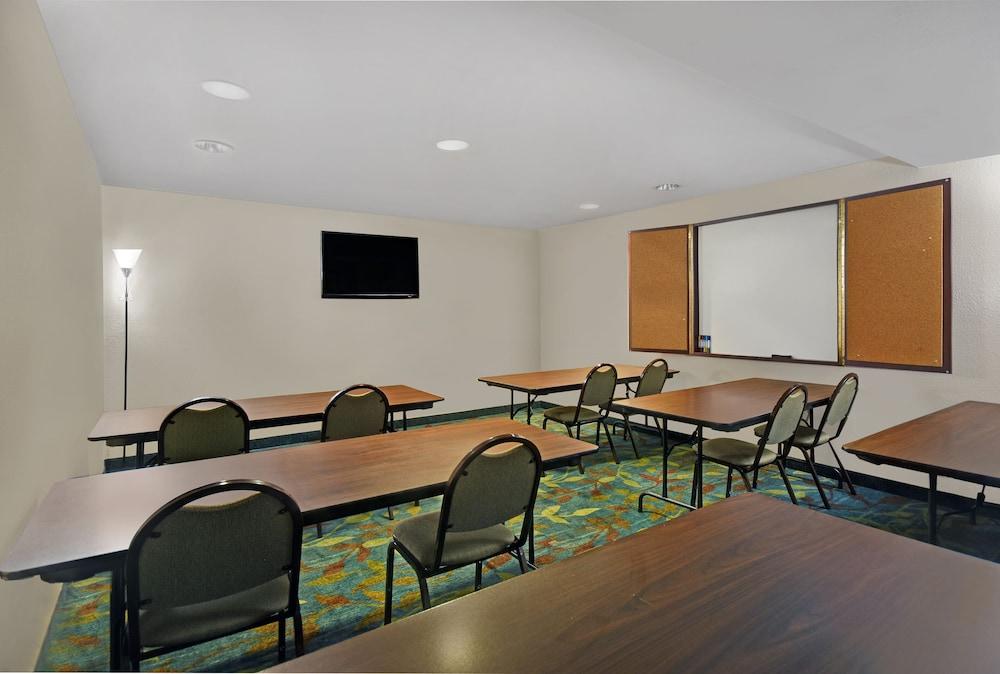 Candlewood Suites Columbia-Fort Jackson By Ihg Esterno foto
